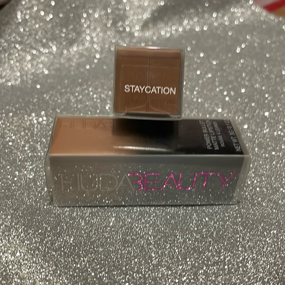Huda Beauty Staycation Lipstick - Brown